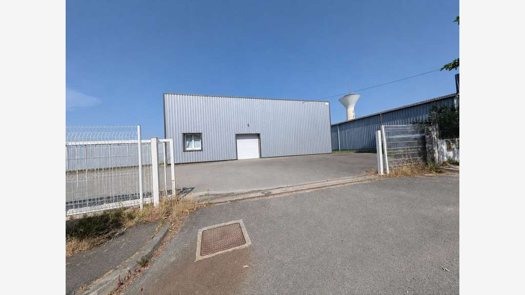 Loue local d'activité de 175m² à Vannes Est