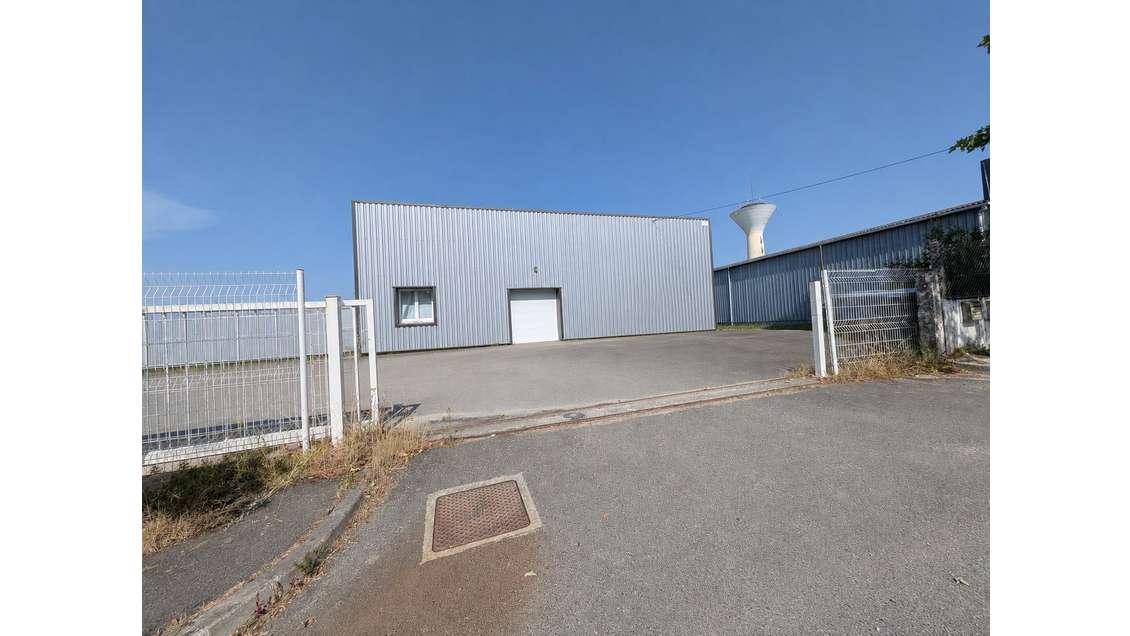 VANNES EST - Local d'activité de 175 m² environ