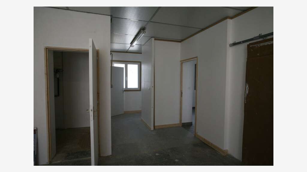 A louer local d'activité 175m² Vannes zone du Prat