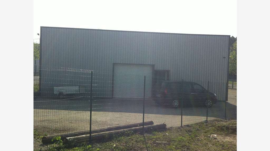 A louer local d'activité 175m² Vannes zone du Prat