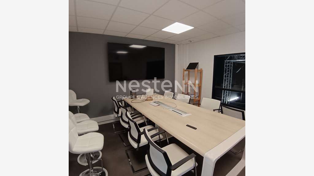 A louer local d'activité Vannes 6 pièces 240 m2