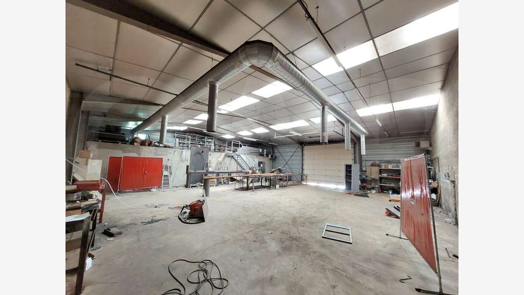 A louer local d’activité 280m² Vannes zone du Prat
