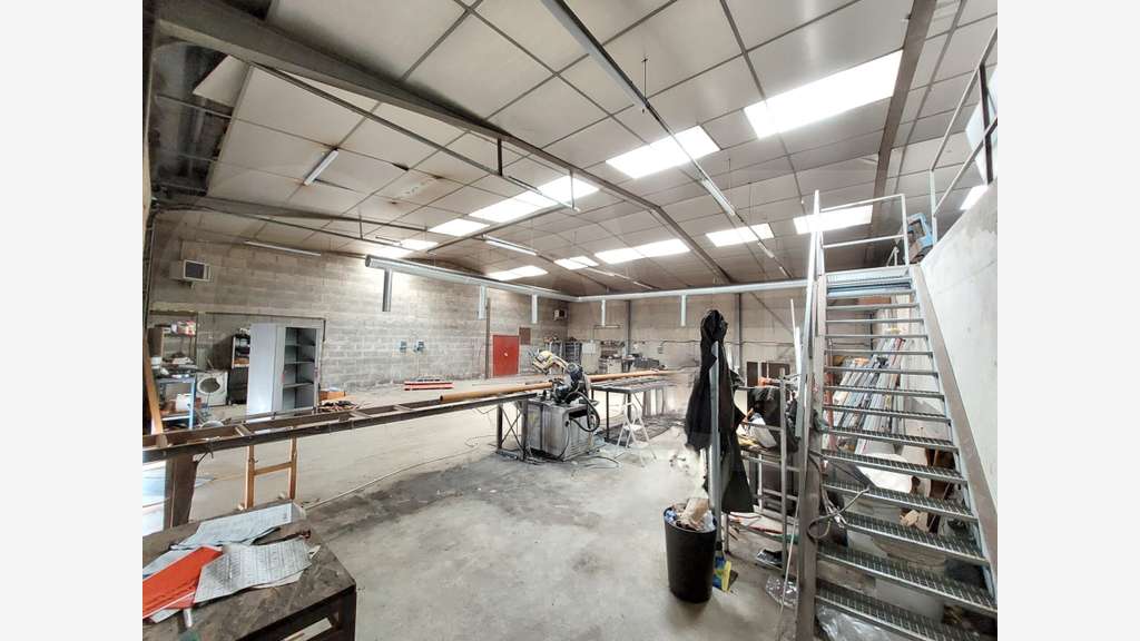 A louer local d’activité 280m² Vannes zone du Prat
