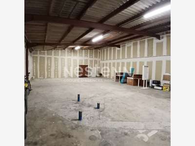 Local professionnel à louer Vannes 140 m2-Parking