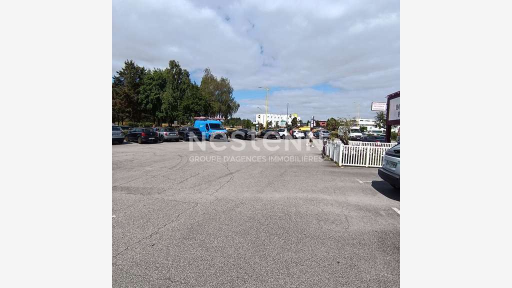 Local professionnel à louer Vannes 140 m2-Parking