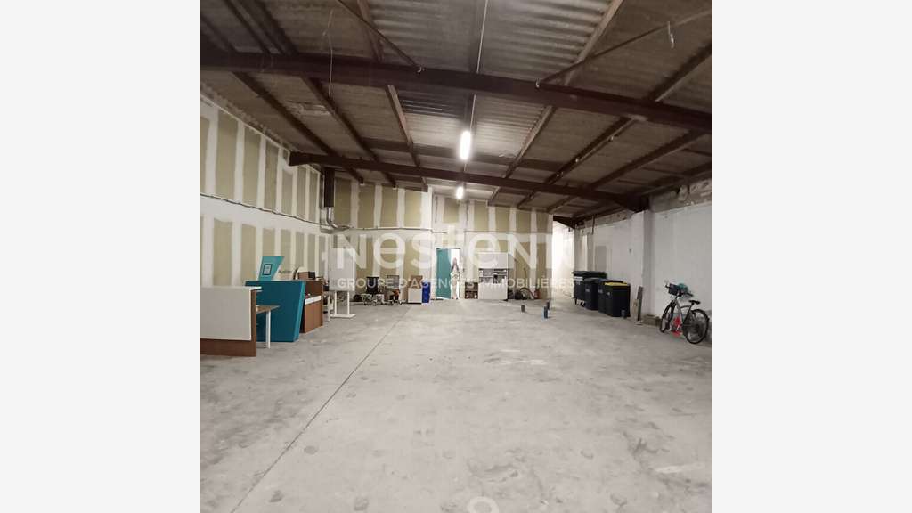 Local professionnel à louer Vannes 140 m2-Parking