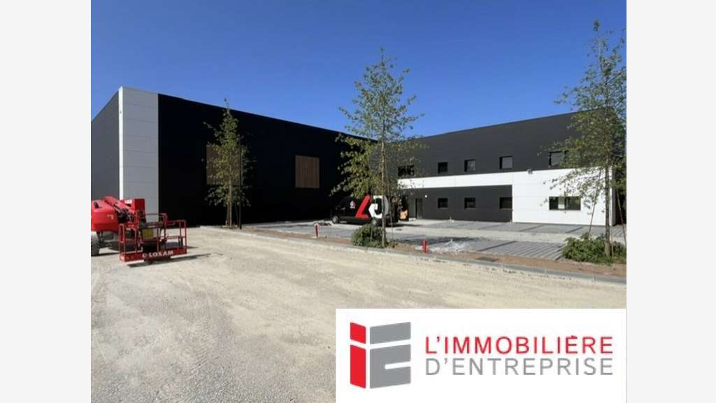 A LOUER - BUREAUX ET ENTREPOT