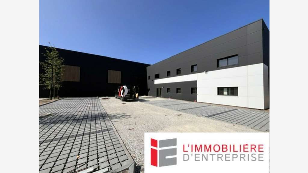 A LOUER - BUREAUX ET ENTREPOT