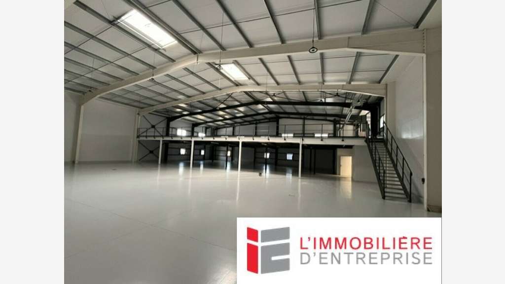 A LOUER - BUREAUX ET ENTREPOT