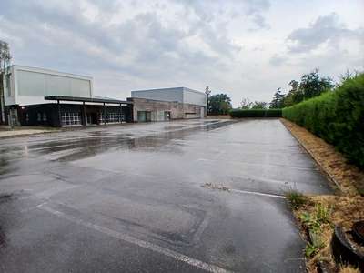 A LOUER Local d'activité de plus 3600 m2 sur 10 