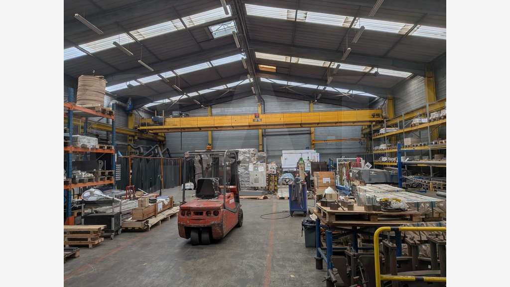 A louer bâtiment 700m² Vannes Zone du Prat 