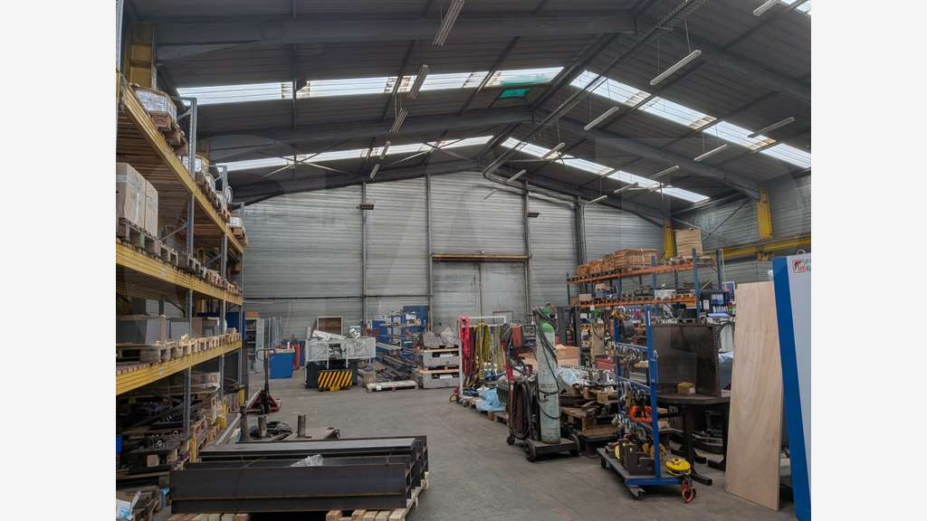 A louer bâtiment 700m² Vannes Zone du Prat 