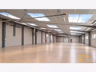 A louer local d'activité de 1000m² en za à Vannes