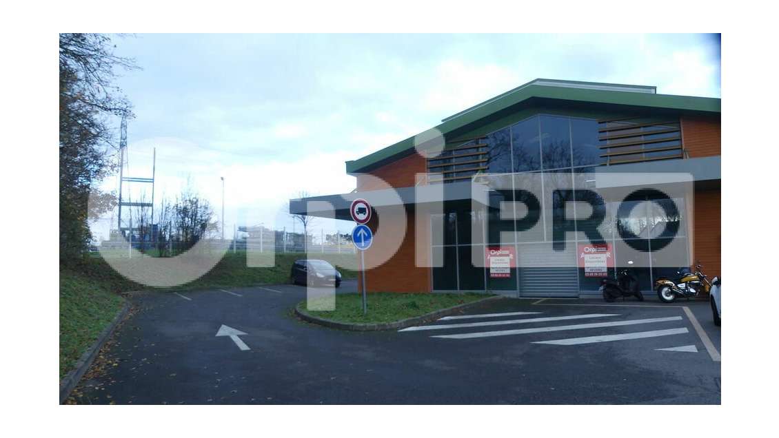 A louer bâtiment 726m² à 2 mn entrée/sortie A77 