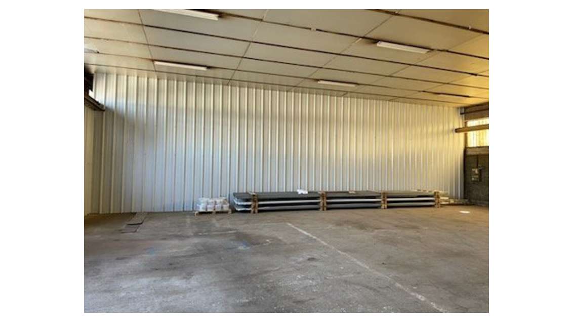 Entrepôt 270m² à louer à Varetz Brive Ouest