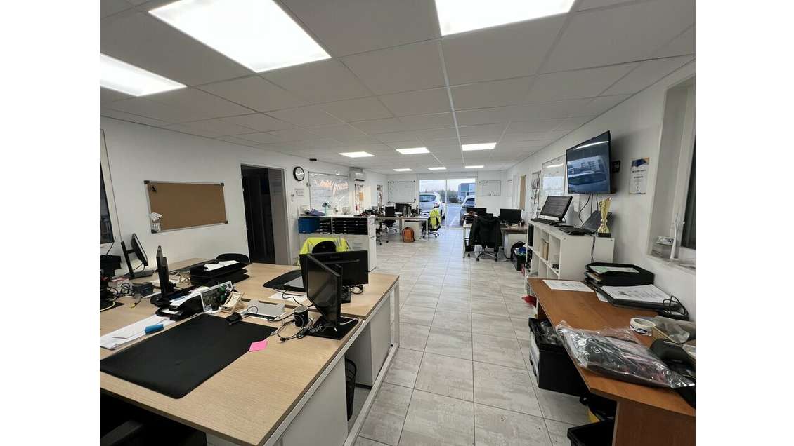 Local d'activités secteur Anais / Vars proche N10