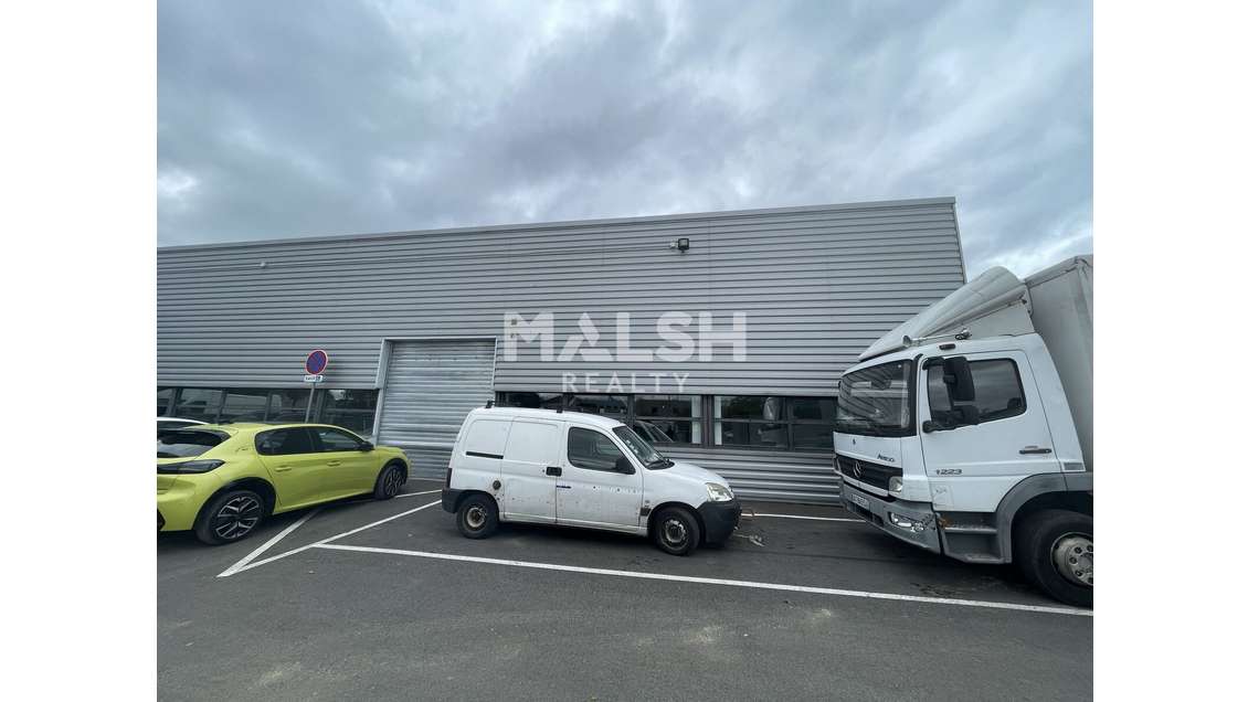 Locaux d'activités 852m² à louer à Vaulx-en-Velin