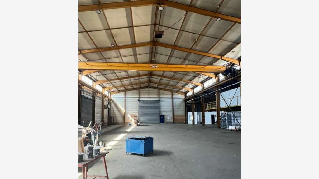 Local d'activité 2140m² à louer à Vaulx-en-Velin