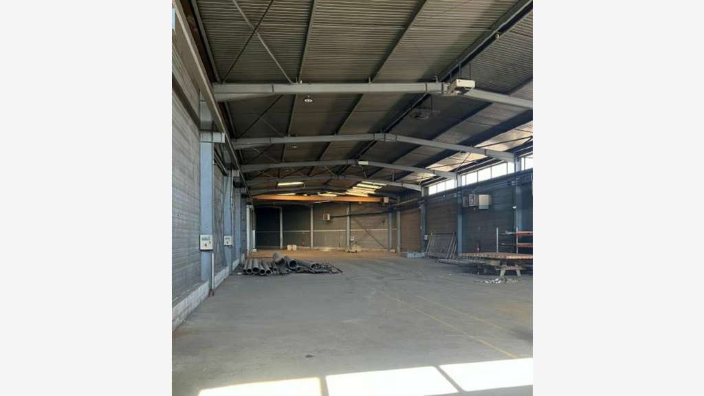 Local d'activité 2140m² à louer à Vaulx-en-Velin
