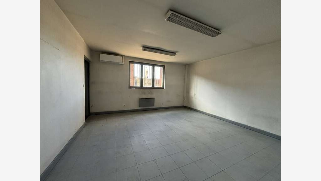 Bâtiment industriel 2749m² à louer Vaulx-en-Velin