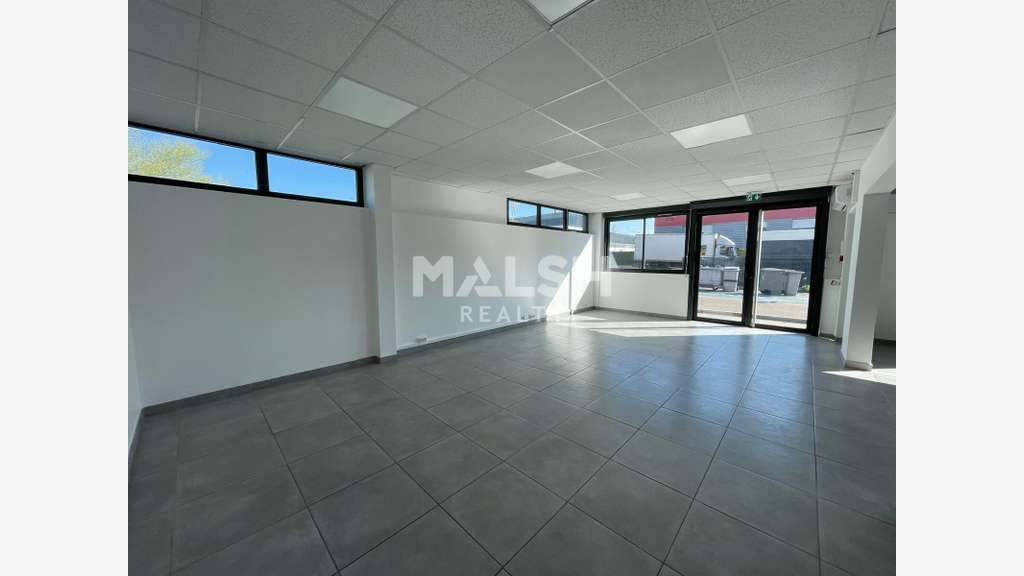 Local à louer 212m² à Vaulx-en-Velin ZI Ouest