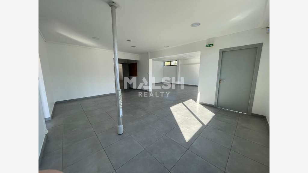 Local à louer 212m² à Vaulx-en-Velin ZI Ouest