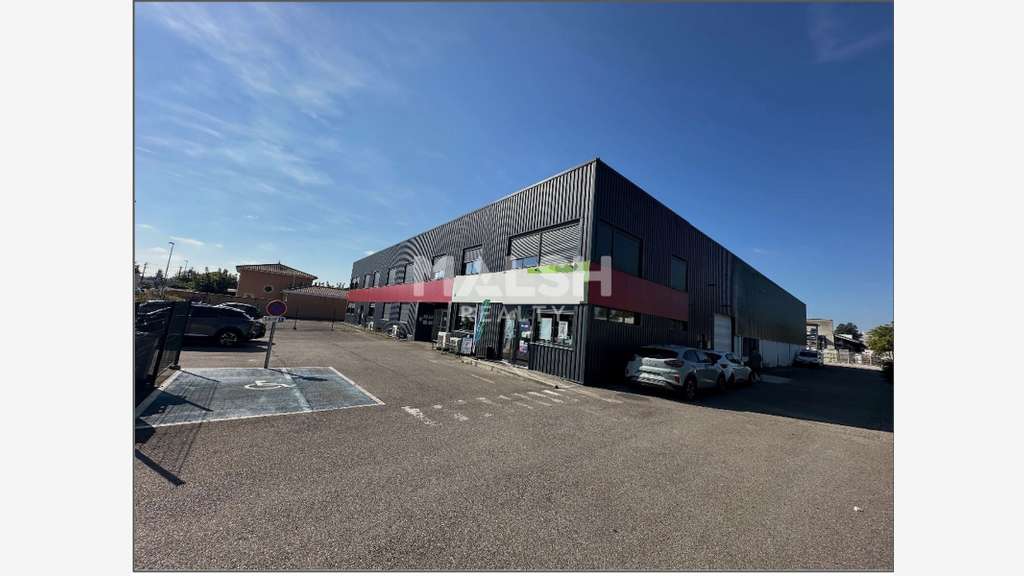 Local à louer 212m² à Vaulx-en-Velin ZI Ouest