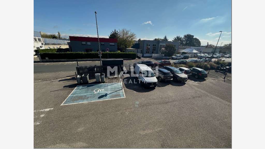 Local à louer 212m² à Vaulx-en-Velin ZI Ouest