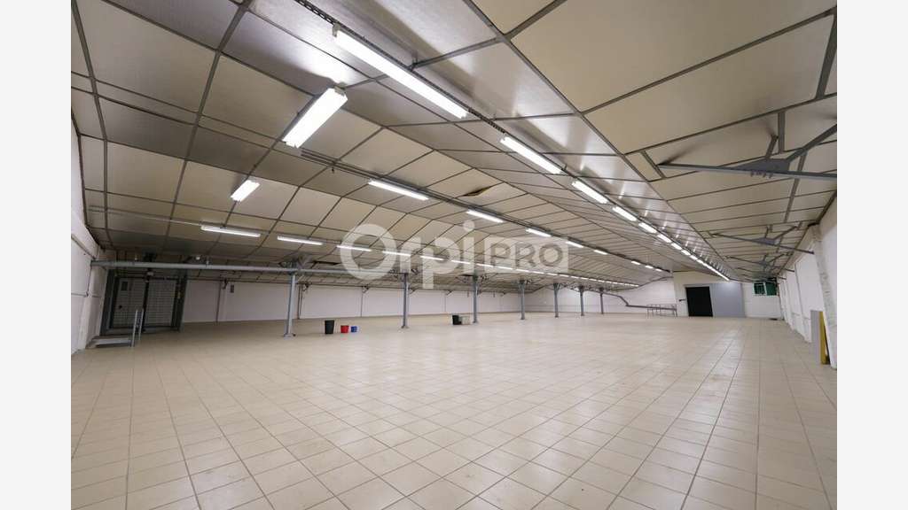Local d'activité à louer 411m² à Vaulx-en-Velin