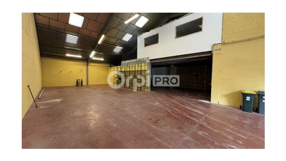 Local d'activité à louer 411m² à Vaulx-en-Velin