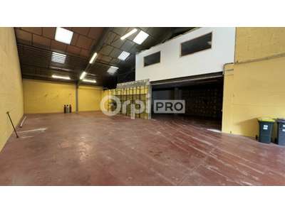 Location Locaux d'activités - Entrepôts à Vaulx-en-Velin