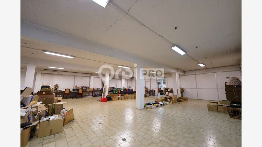 Local d'activité à louer 411m² à Vaulx-en-Velin