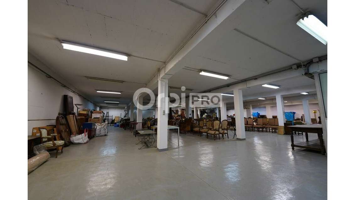 Local d'activité à louer 411m² à Vaulx-en-Velin