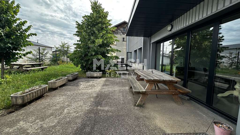 A louer locaux d'activités 2909m² à Vaulx en Velin