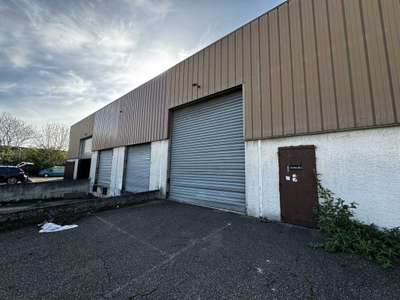 Location Locaux d'activités - Entrepôts à Vaulx-en-Velin