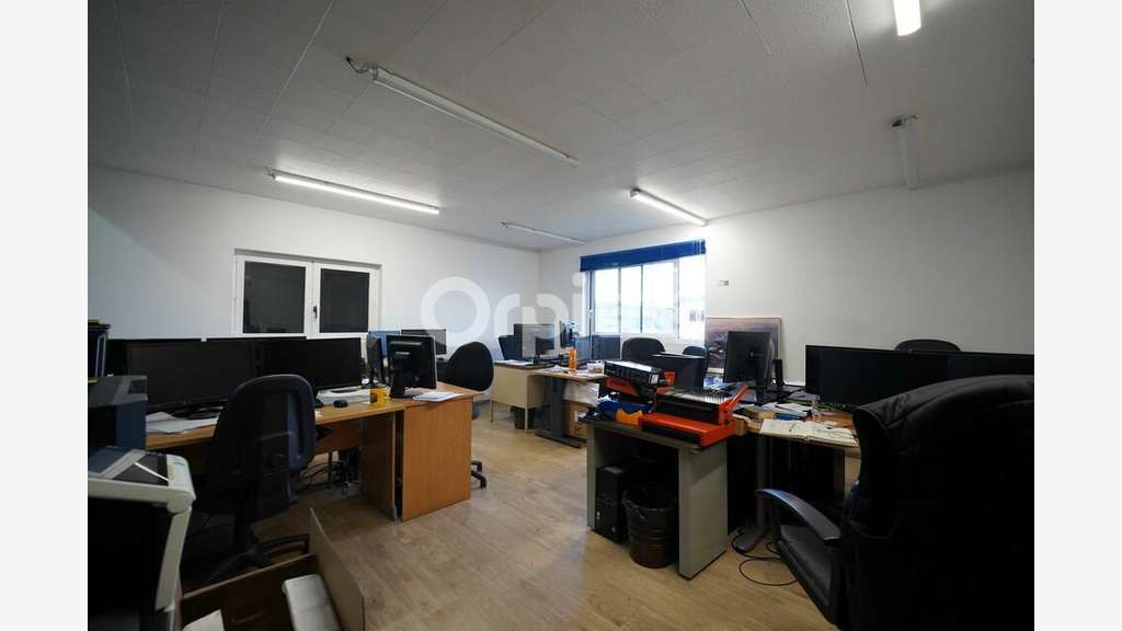 A louer local d'activité 500m² à Vaulx-en-Velin