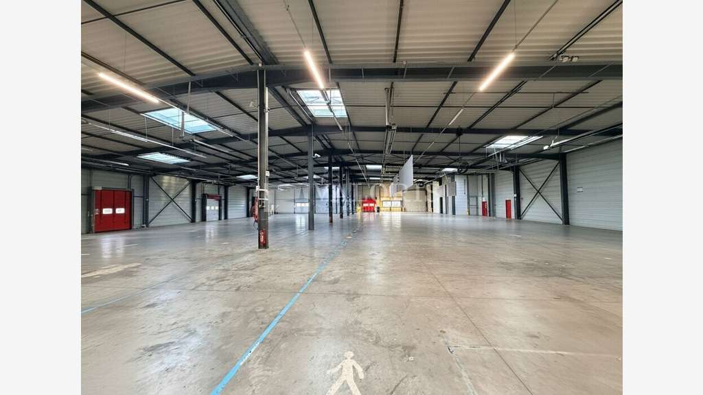 Entrepôt logistique 2372m² à louer Vaulx-en-Velin