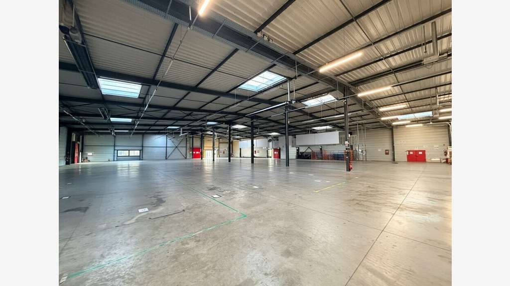 Entrepôt logistique 2372m² à louer Vaulx-en-Velin