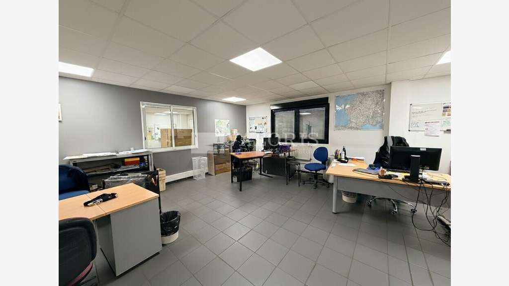 Entrepôt logistique 2372m² à louer Vaulx-en-Velin