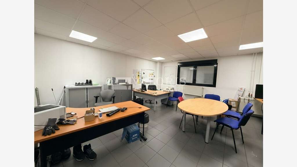 Entrepôt logistique 2372m² à louer Vaulx-en-Velin