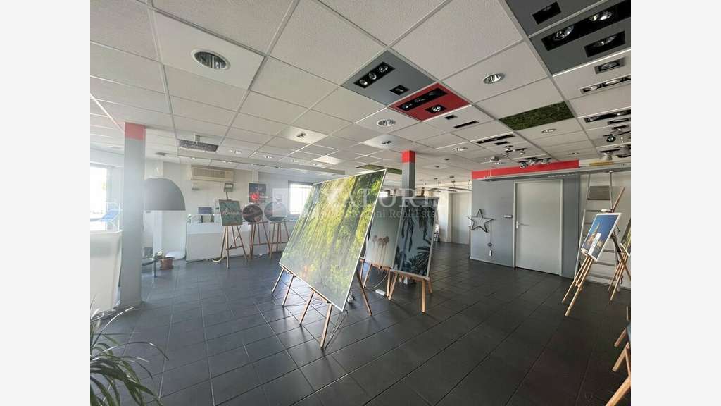 A louer local mixte 898m² à Vaulx-en-Velin