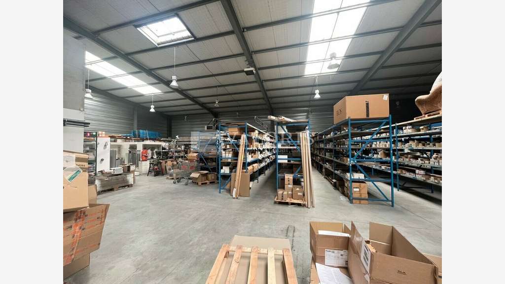 A louer local mixte 898m² à Vaulx-en-Velin
