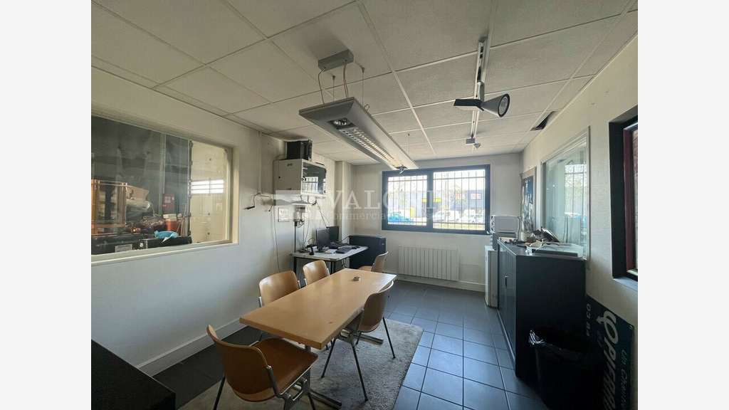 A louer local mixte 898m² à Vaulx-en-Velin