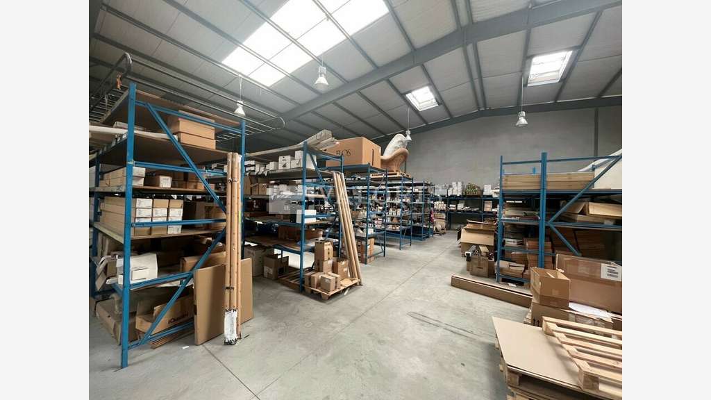 A louer local mixte 898m² à Vaulx-en-Velin