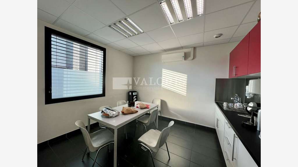 A louer  local mixte 615m² à Vaulx-en-Velin