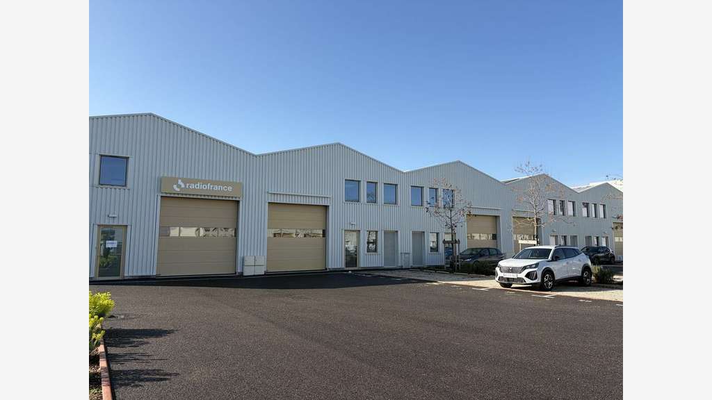A louer locaux à partir de 322m² à Vaulx-en-Velin