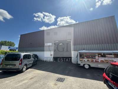 Location Locaux d'activités - Entrepôts à Vaulx-en-Velin