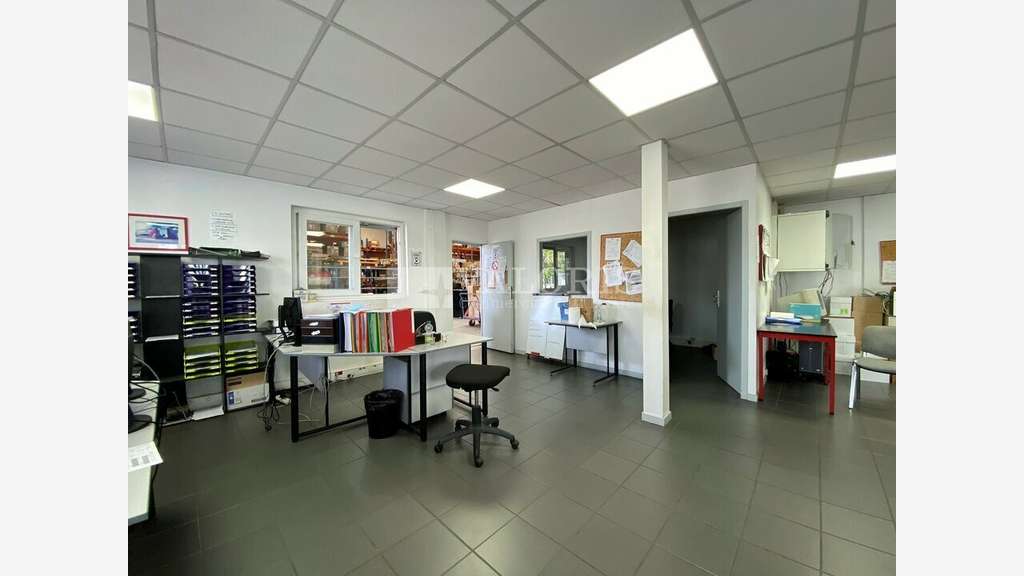 VAULX EN VELIN - ENTREPOT - LOGISTIQUE à louer