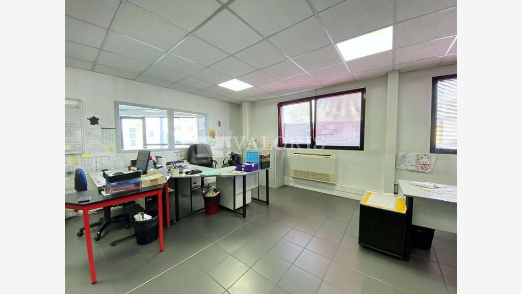 VAULX EN VELIN - ENTREPOT - LOGISTIQUE à louer