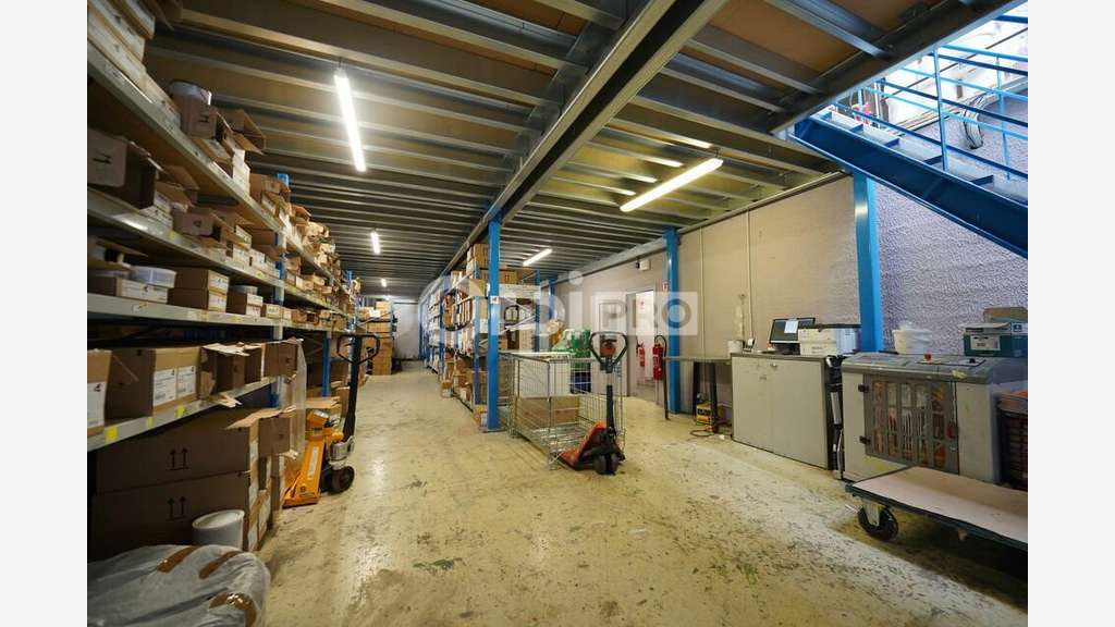 LOCAL D'ACTIVITE A LOUER - 569 m² - VAULX EN VELIN